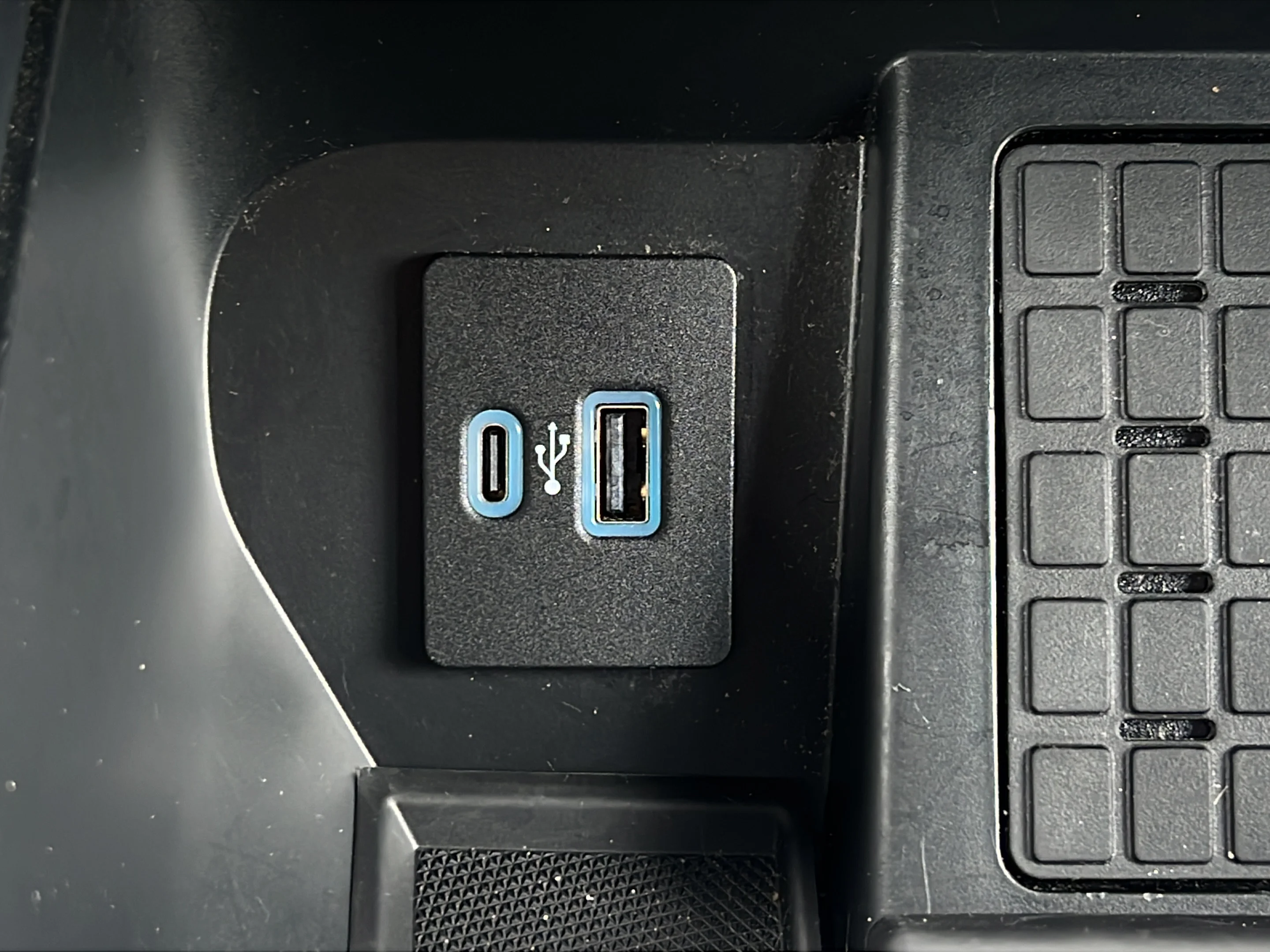 Used 2024 Agate Black Metallic Ford XLT image 19