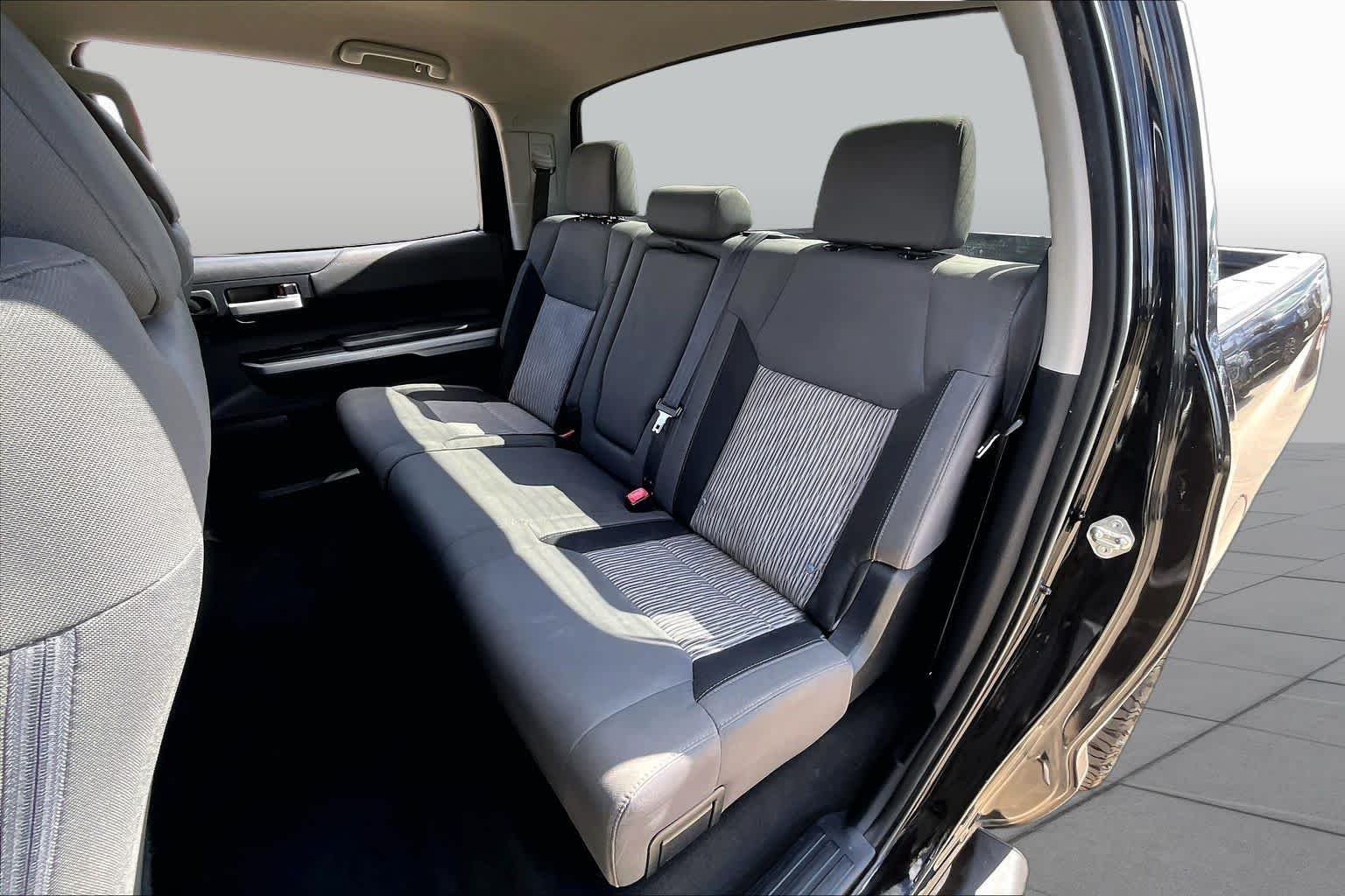 Used 2014 Black Toyota SR5 image 21