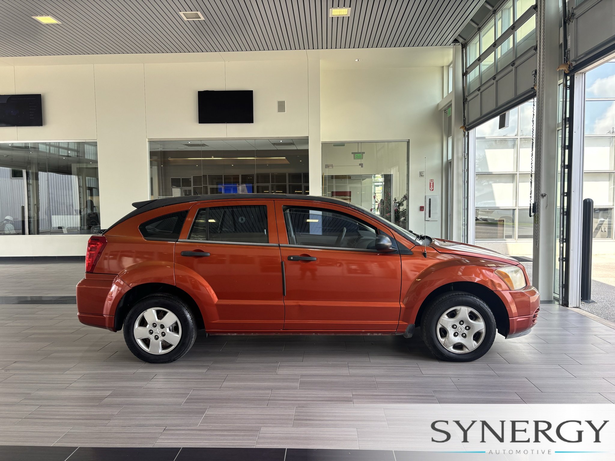 Used 2008 Sunburst Orange Pearlcoat Dodge SE image 4