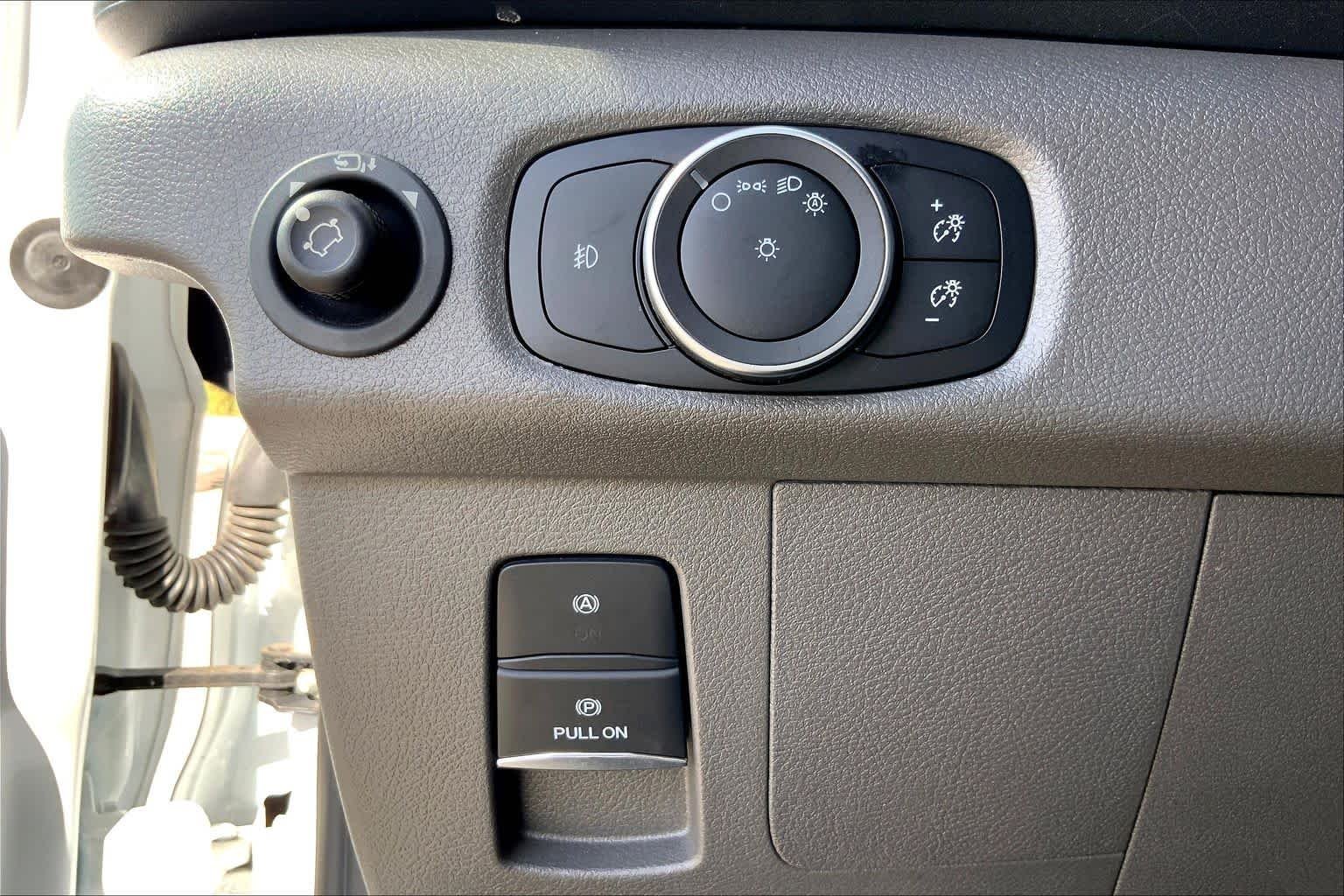 Used 2025 Oxford White Ford XLT image 31