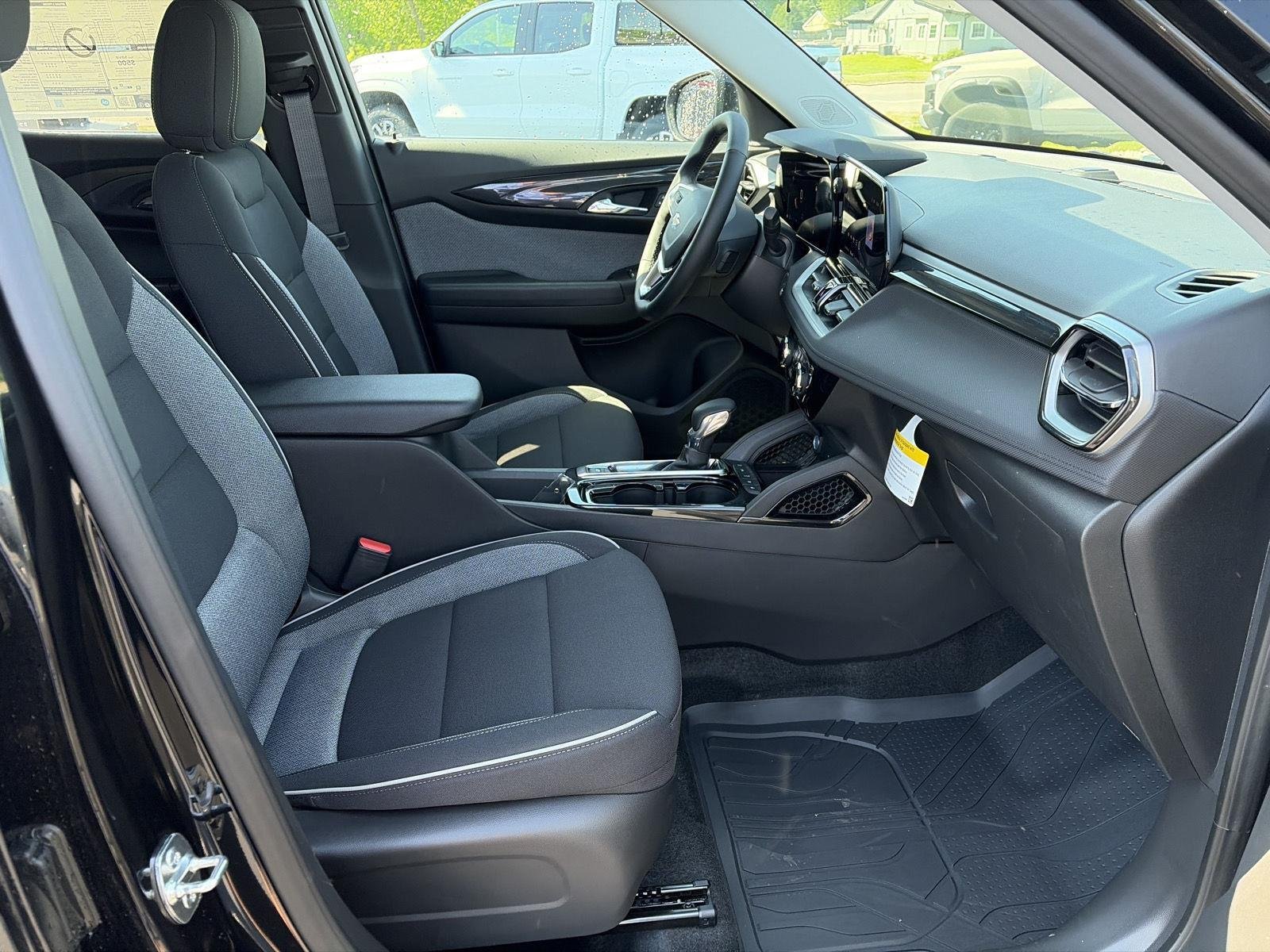 New 2026 Mosaic Black Metallic Chevrolet LT image 12