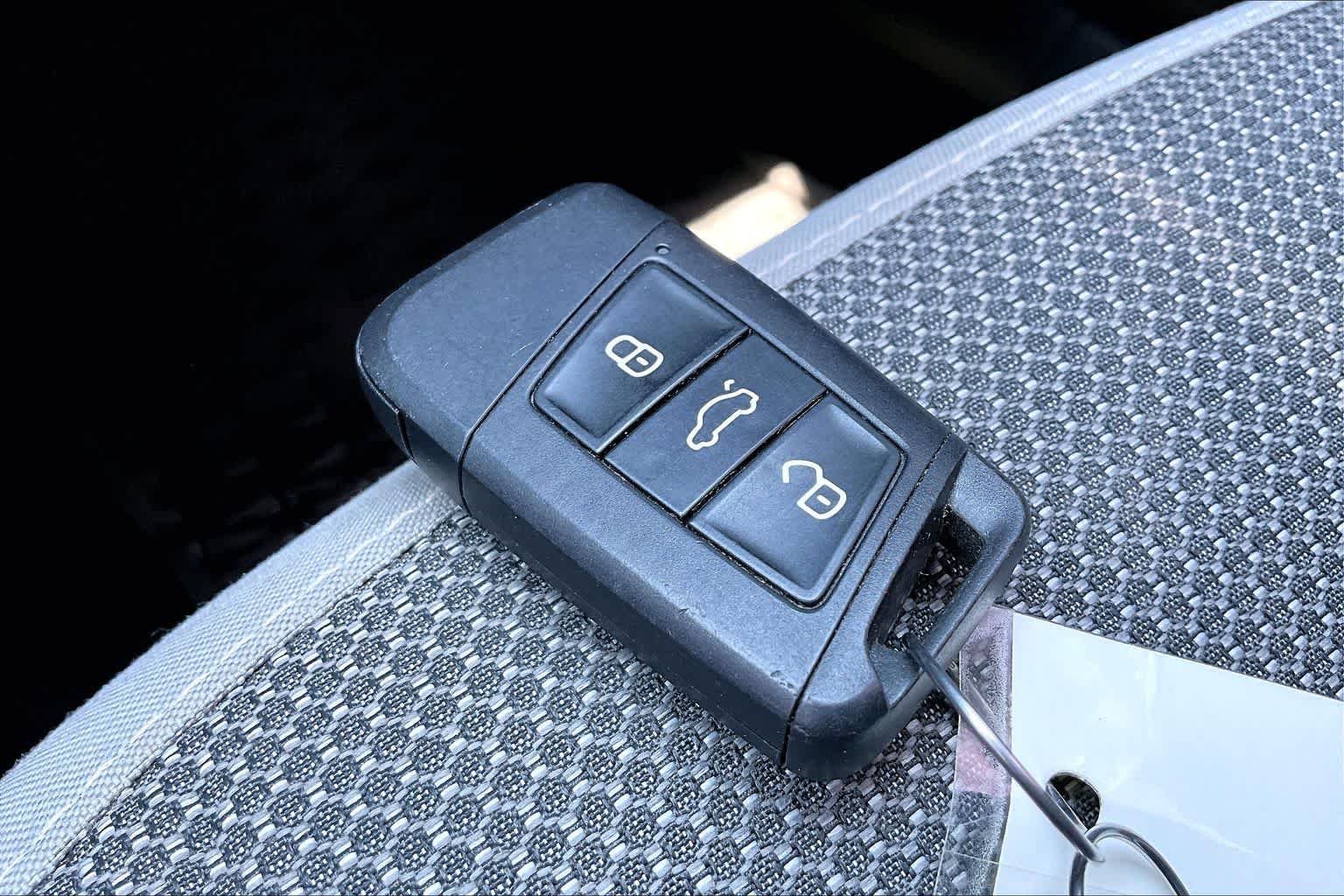 Used 2022 Platinum Gray Metallic Volkswagen S image 15