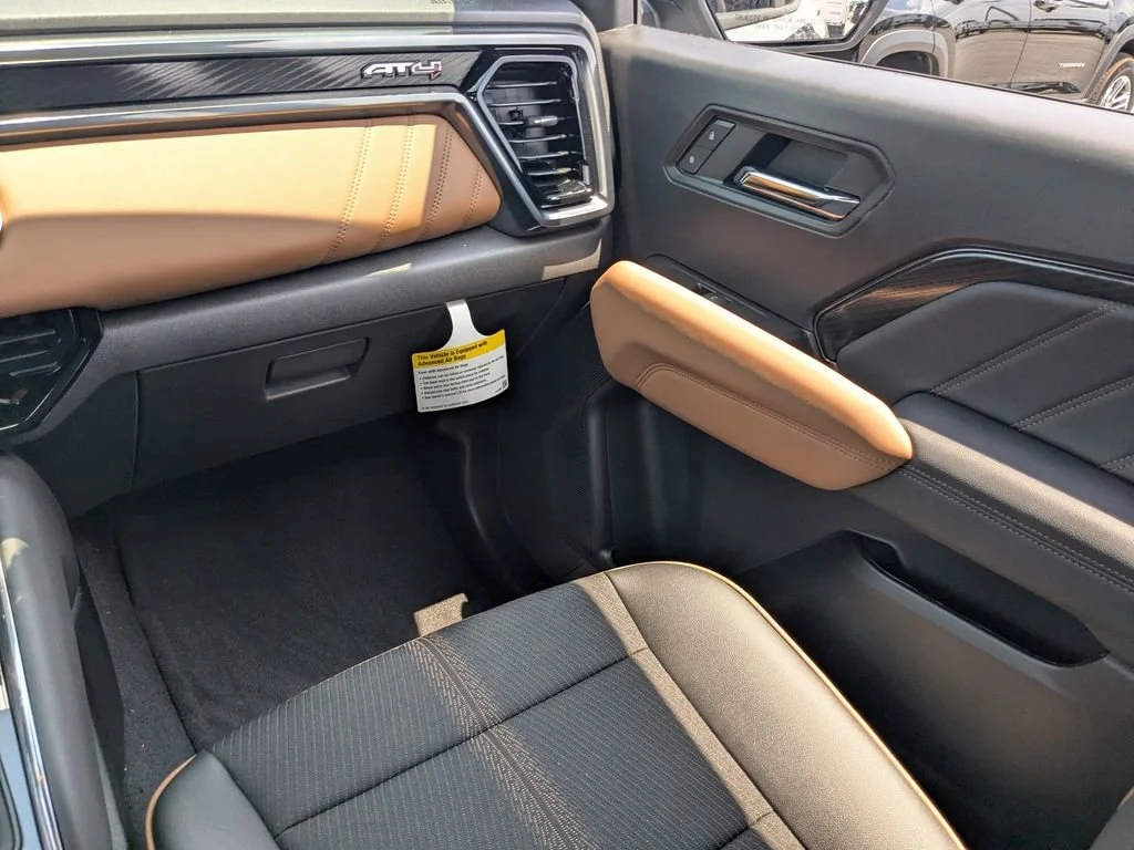 2025 GMC Canyon AT4 - Photo 16