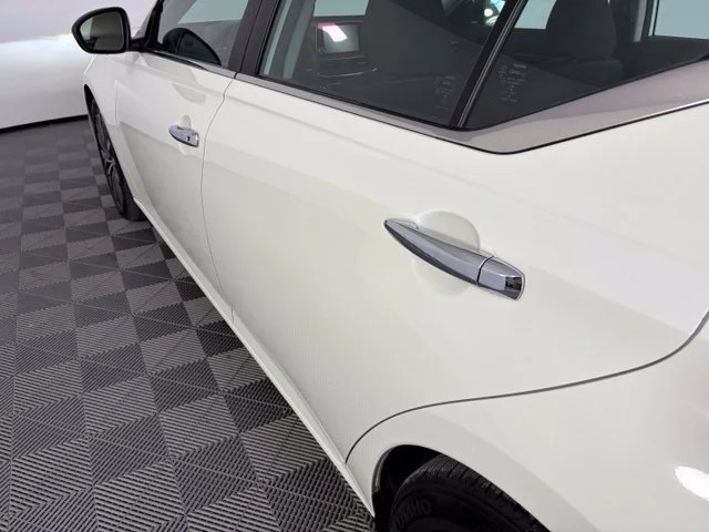 Used 2025 Glacier White Nissan SV image 10