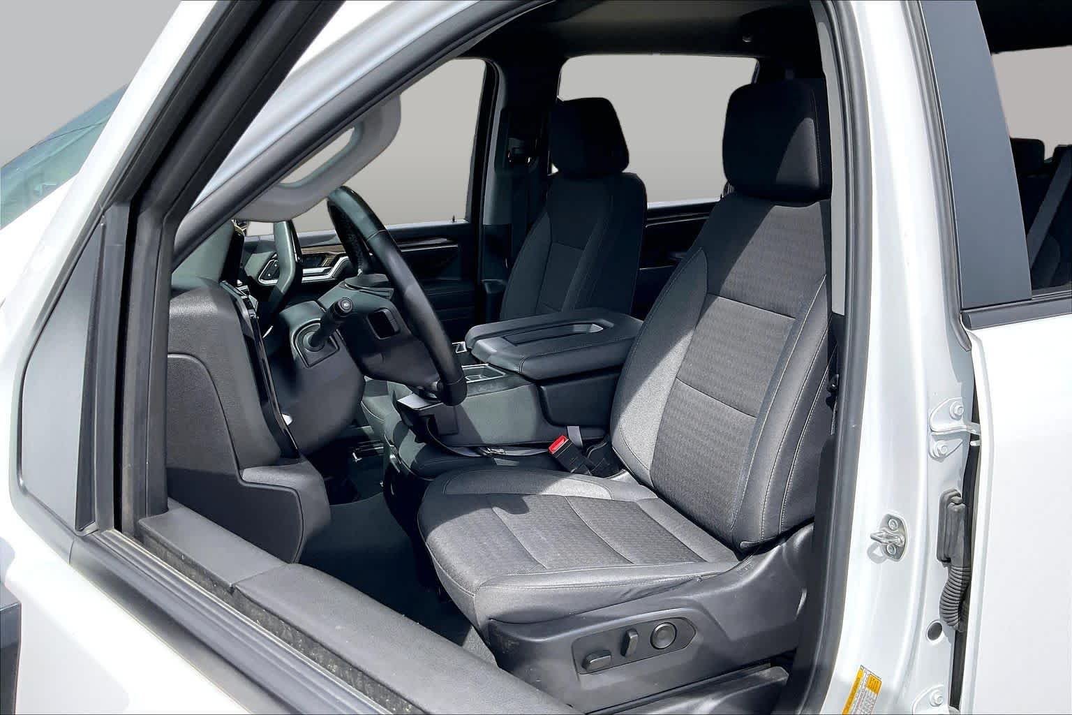 Used 2025 Summit White Chevrolet LT image 8