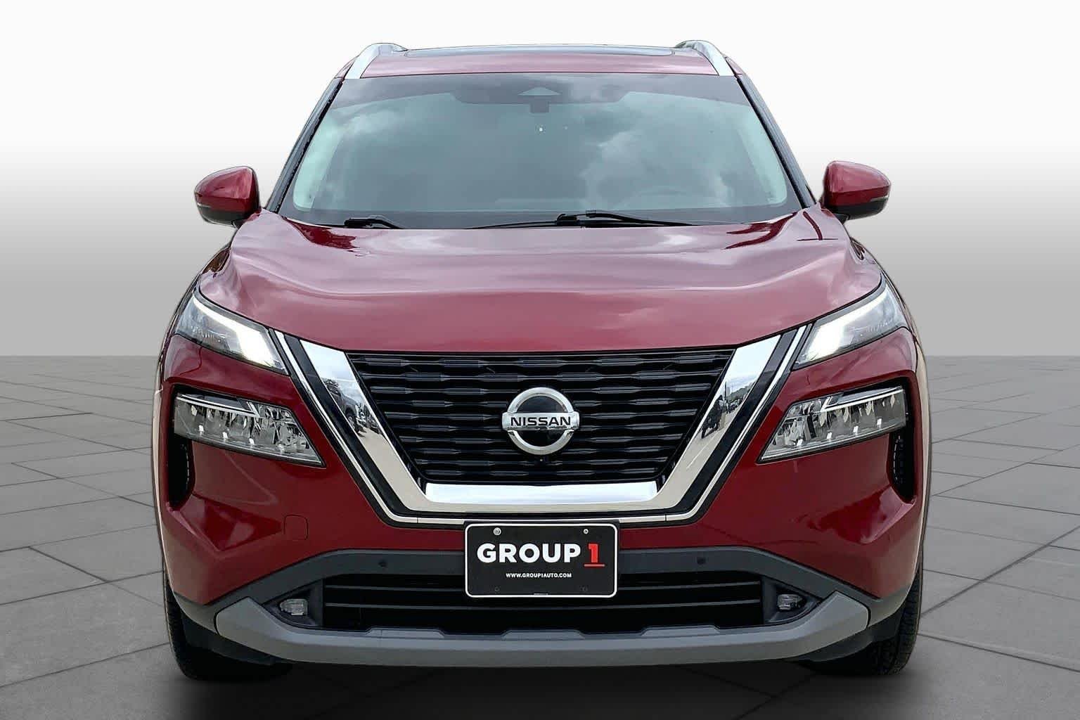 Used 2021 Scarlet Ember Tintcoat Nissan SL image 4