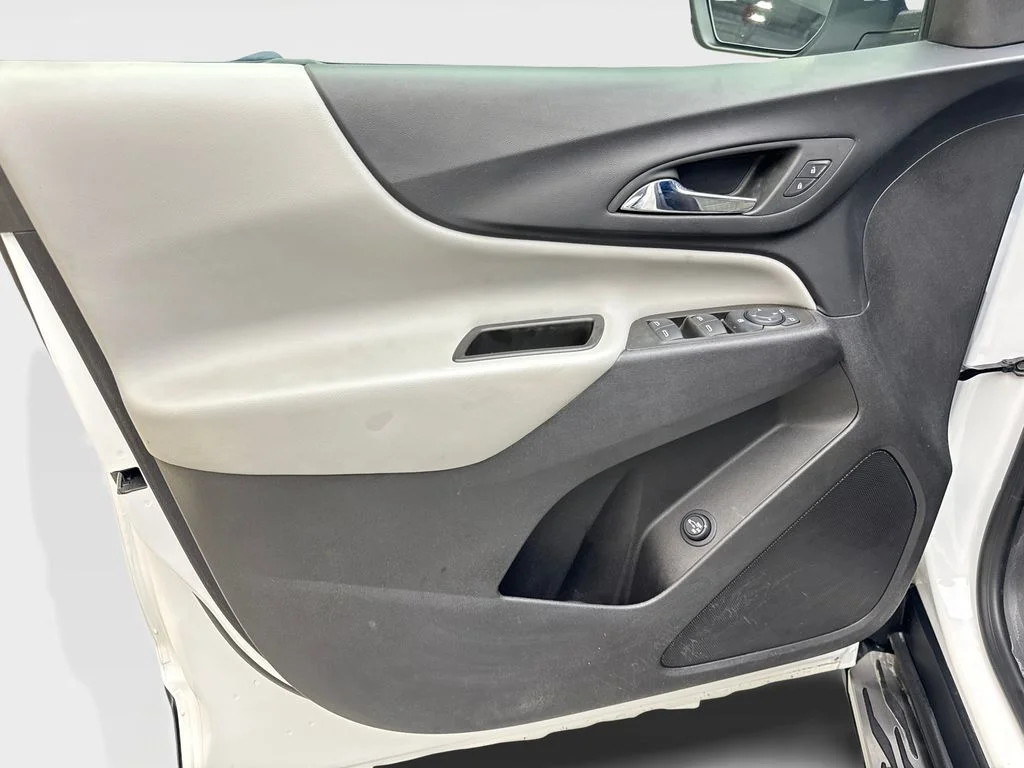 Used 2024 White Chevrolet LT image 32