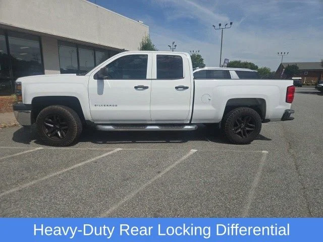 Used 2015 SUMMIT WHITE Chevrolet LS image 21
