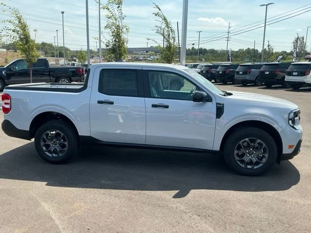 New 2026 Space White Metallic Ford XLT image 10