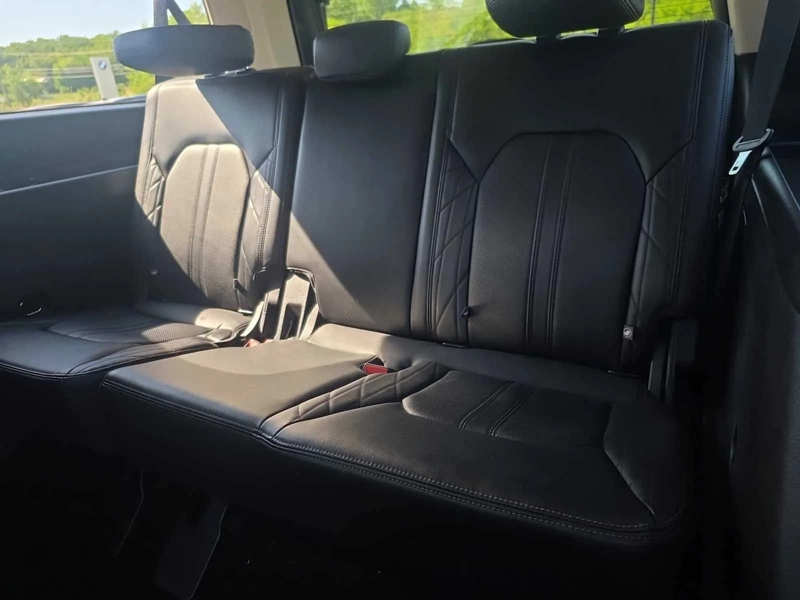 Used 2018 White Platinum Metallic Tri-Coat Ford Platinum image 19