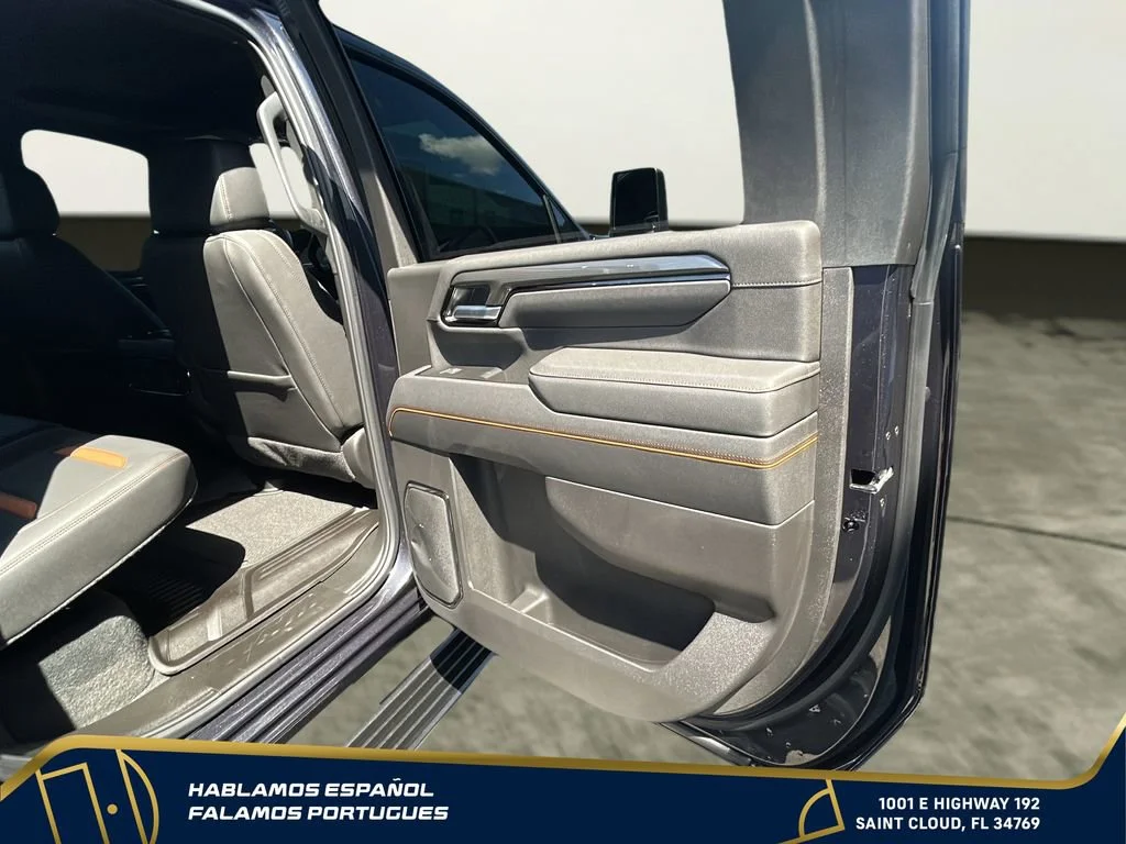 Used 2025 Titanium Rush Metallic GMC AT4 image 28