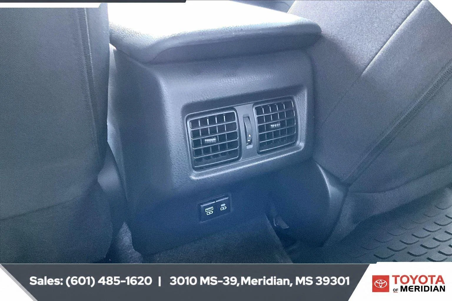 Used 2025 Ice Cap Toyota LE image 24