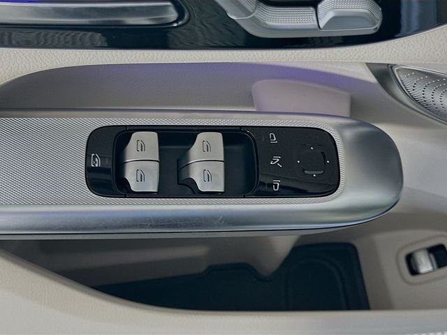New 2026 MANUFAKTUR Moonlight White Metallic Mercedes-Benz GLC 300 image 18
