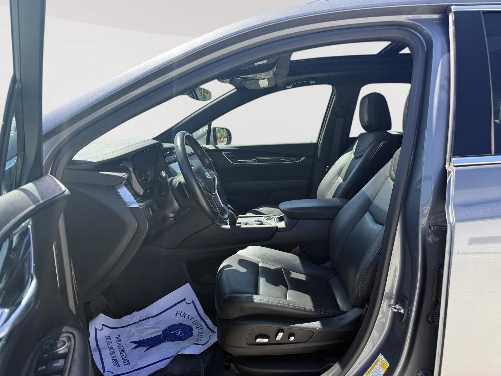 Used 2021  Cadillac AWD Premium Luxury image 4