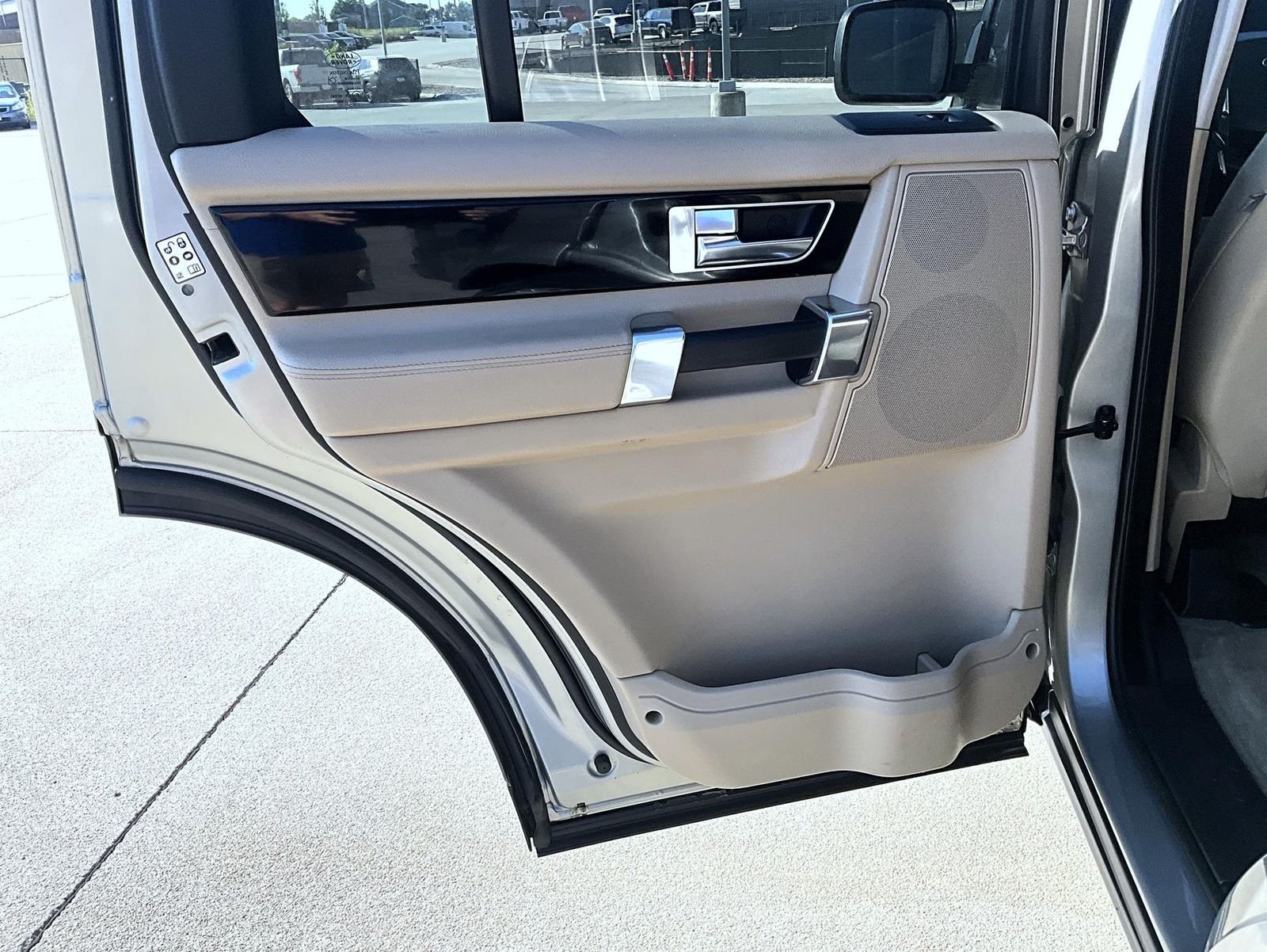 Used 2011 Beige Land Rover V8 image 24