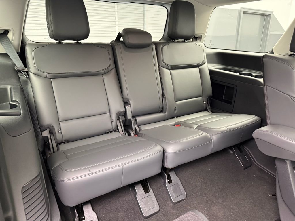 New 2026 Star White Metallic Tri-Coat Ford Active image 55