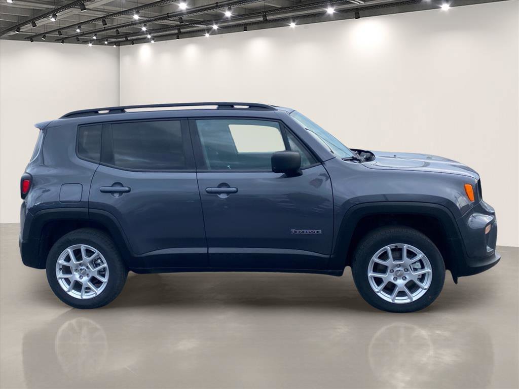 Certified Used 2023 Graphite Gray Jeep Latitude image 8