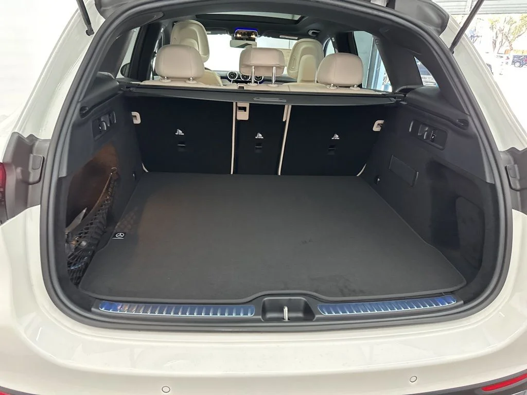 Used 2026 White Mercedes-Benz GLC 300 image 24