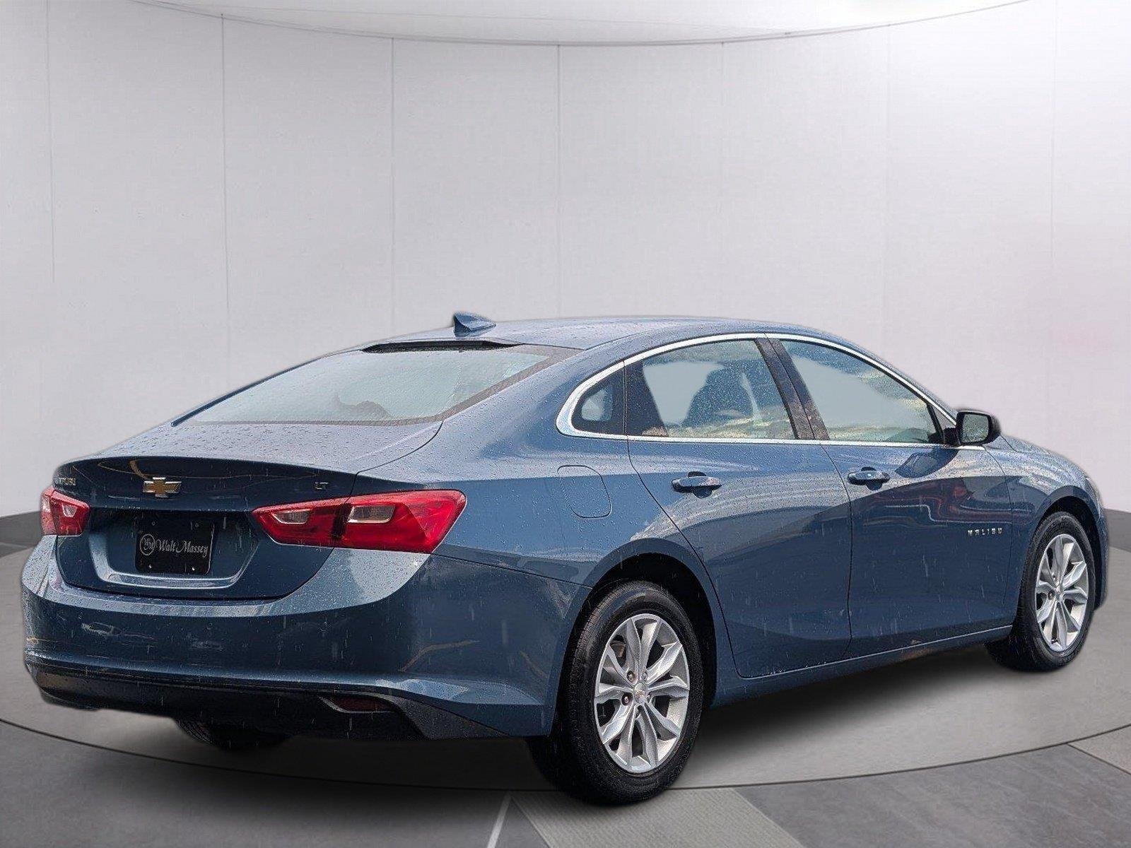 Used 2025 Lakeshore Blue Metallic Chevrolet LT image 5