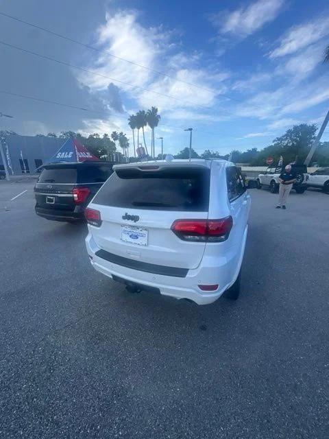 Used 2020 White/off-white Jeep Altitude image 4
