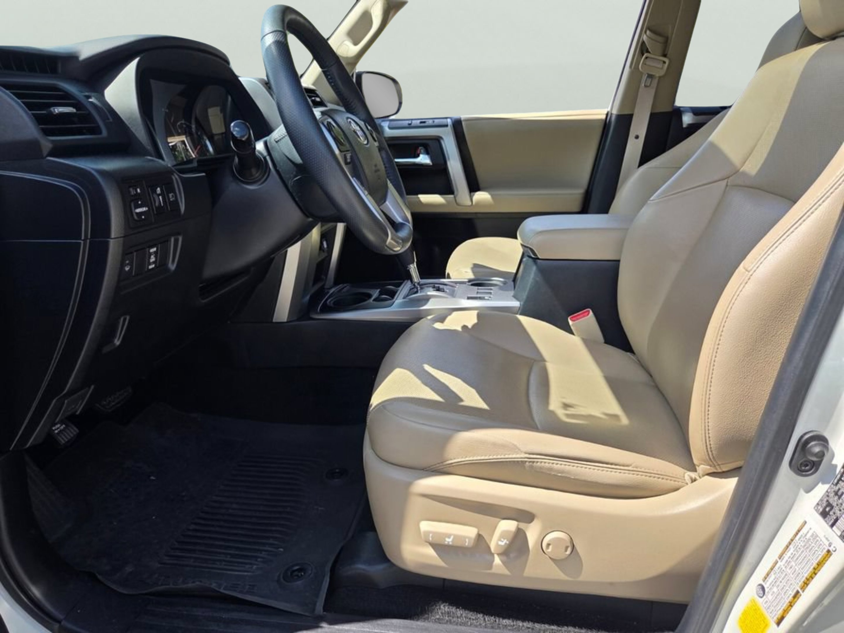 Used 2020 Blizzard Pearl Toyota Limited image 9