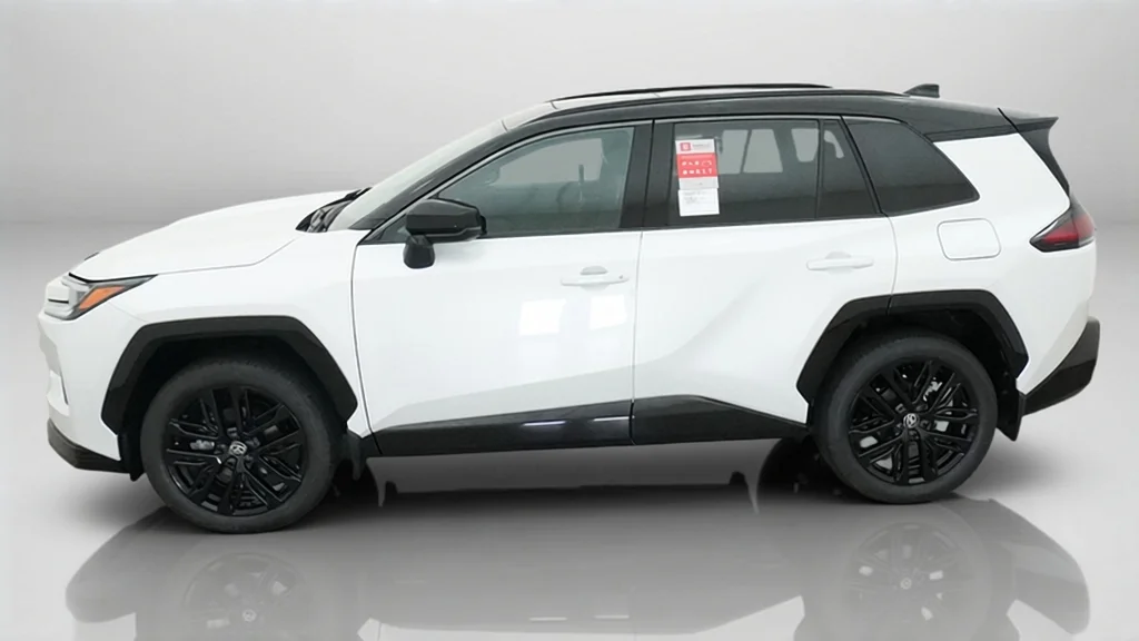New 2026 Wind Chill Pearl with Midnight Black Metallic roof Toyota XSE image 2