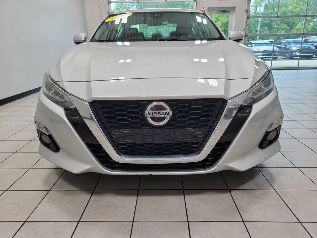 Used 2020 Silver Nissan 2.5 SL image 2