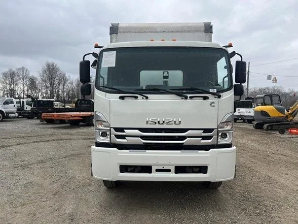 Used 2023 White Isuzu  image 3