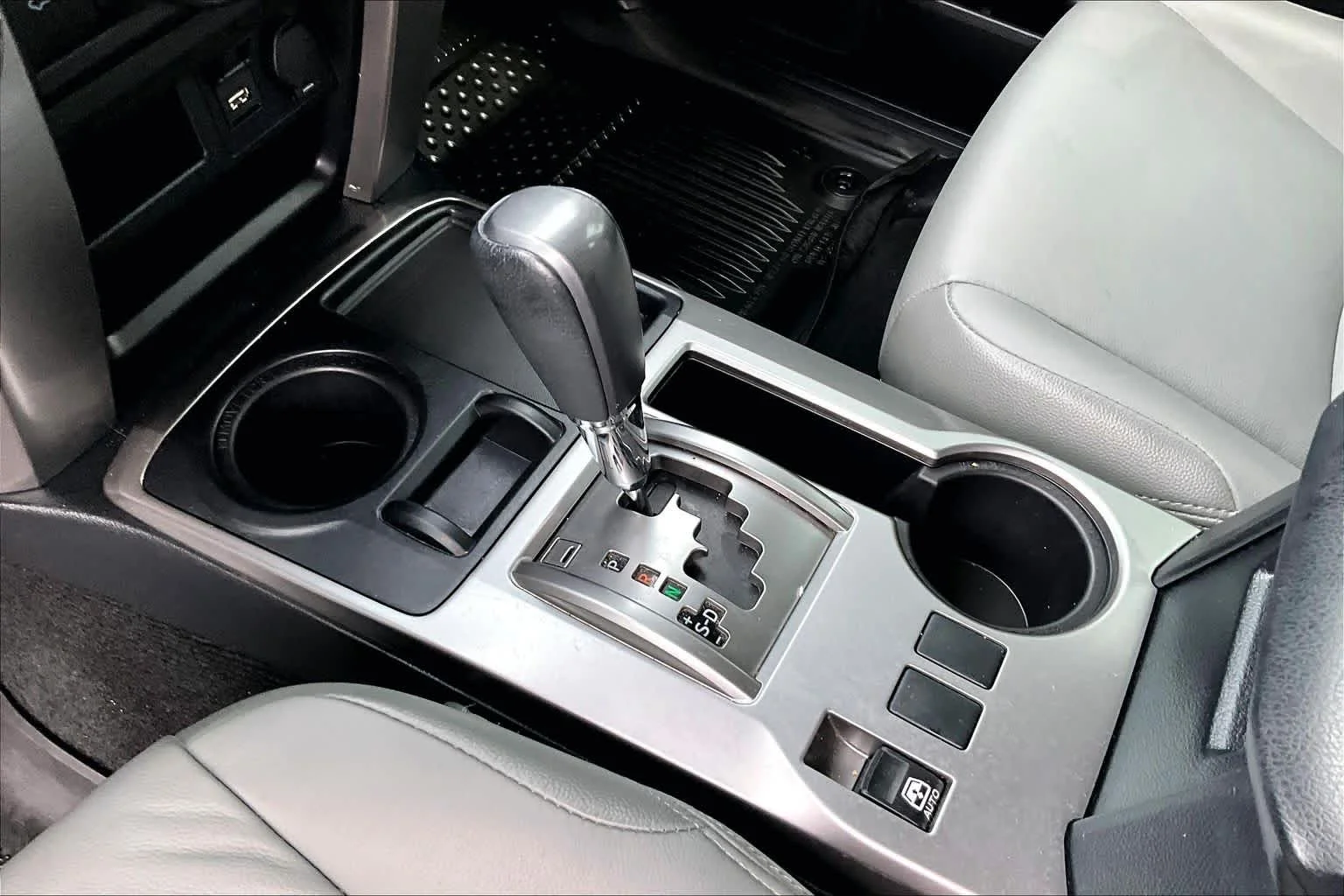 Used 2022 Classic Silver Metallic Toyota SR5 image 17