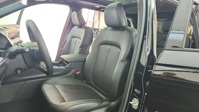 New 2026 Diamond Black Crystal Pearlcoat Jeep  image 17
