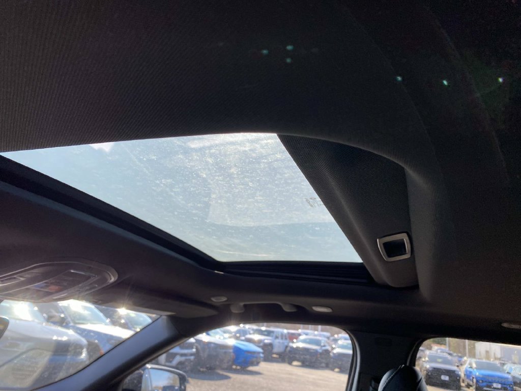 New 2026 Diamond Black Crystal Pearl-Coat Exterior Paint Jeep Altitude image 7