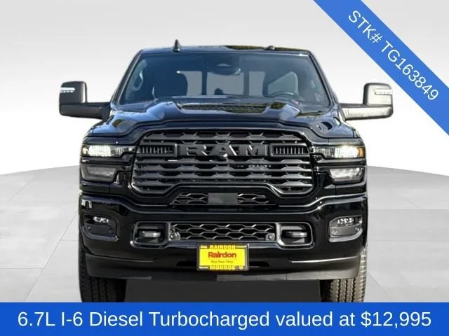 New 2026 Diamond Black Crystal Pearl-Coat Exterior Paint RAM Tradesman image 3