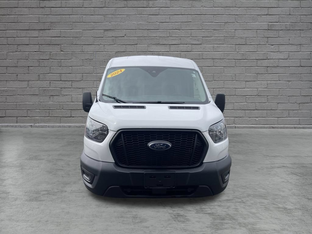 Used 2024  Ford  image 2