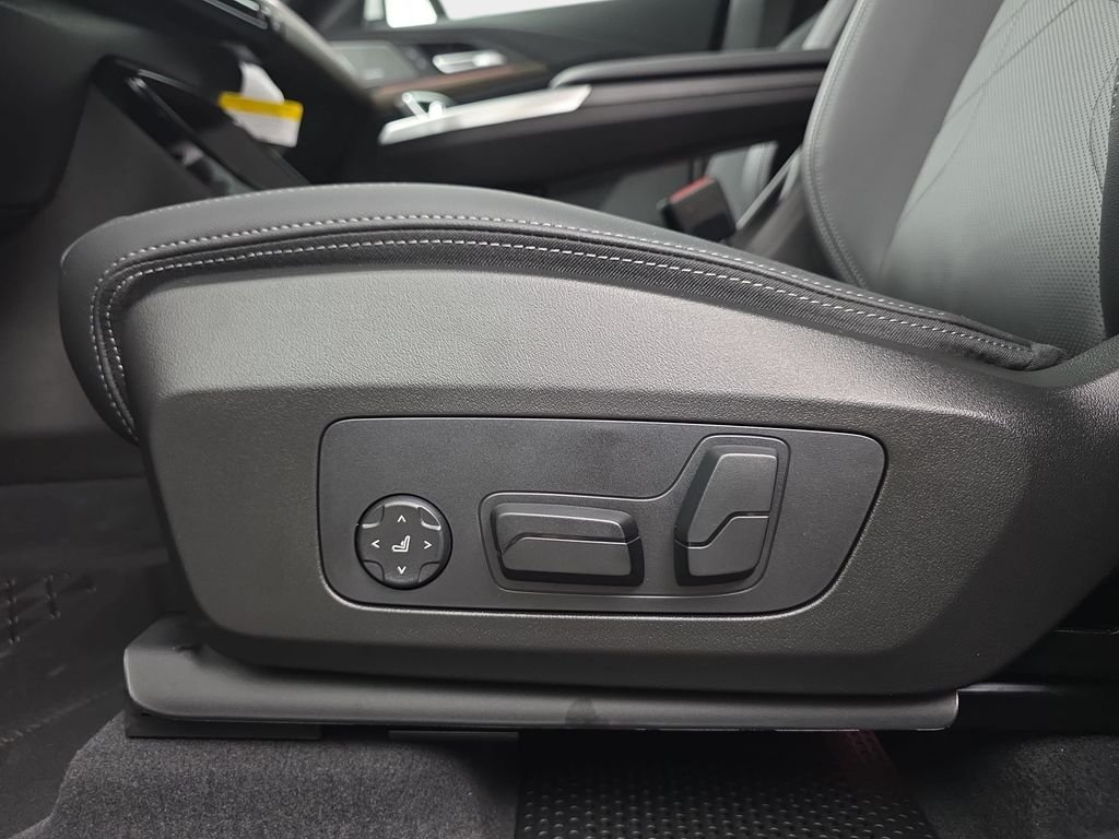 New 2026 Mineral White Metallic BMW xDrive28i image 28