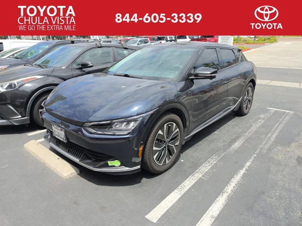 Used 2022 Blue Kia Wind image 1