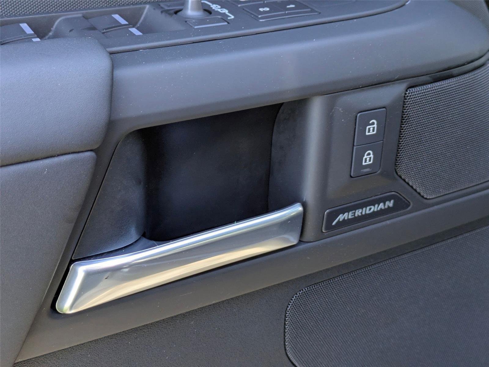 Used 2025 Santorini Black Metallic Land Rover S image 13