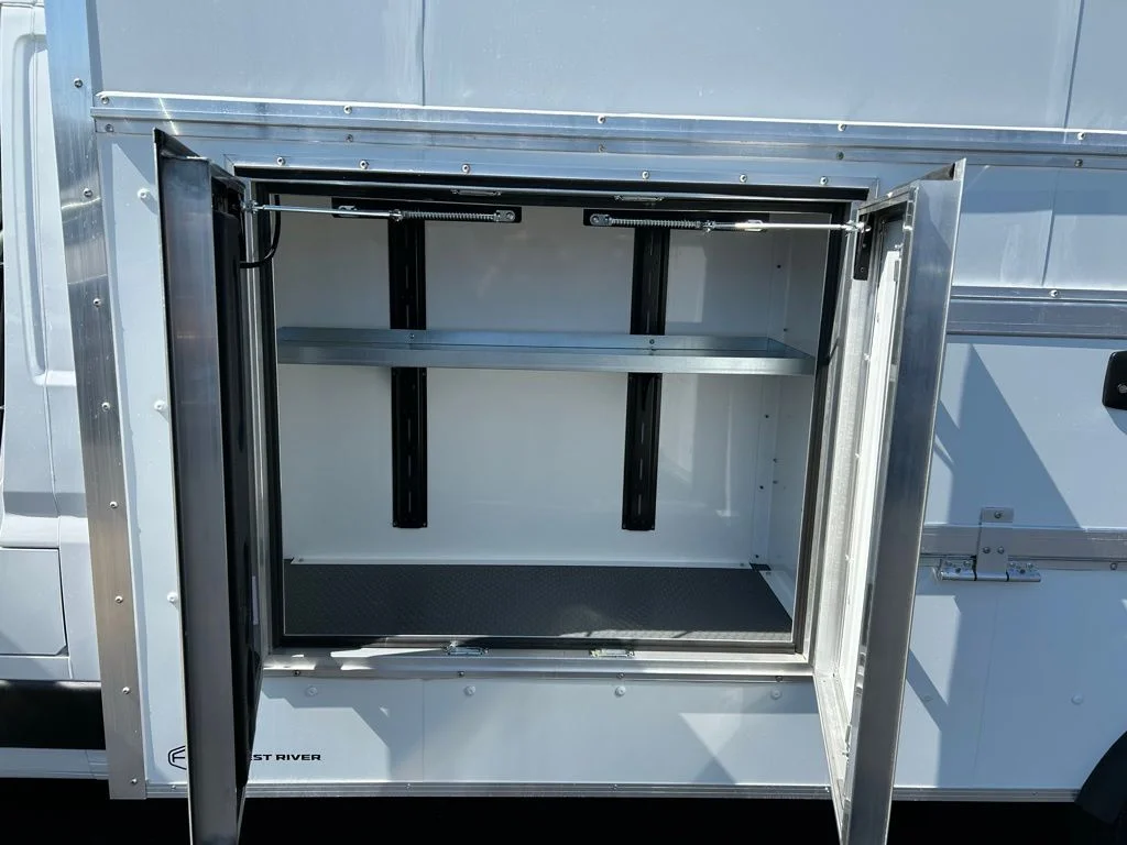 New 2025 Bright White Clear-Coat Exterior Paint RAM Low Roof image 15