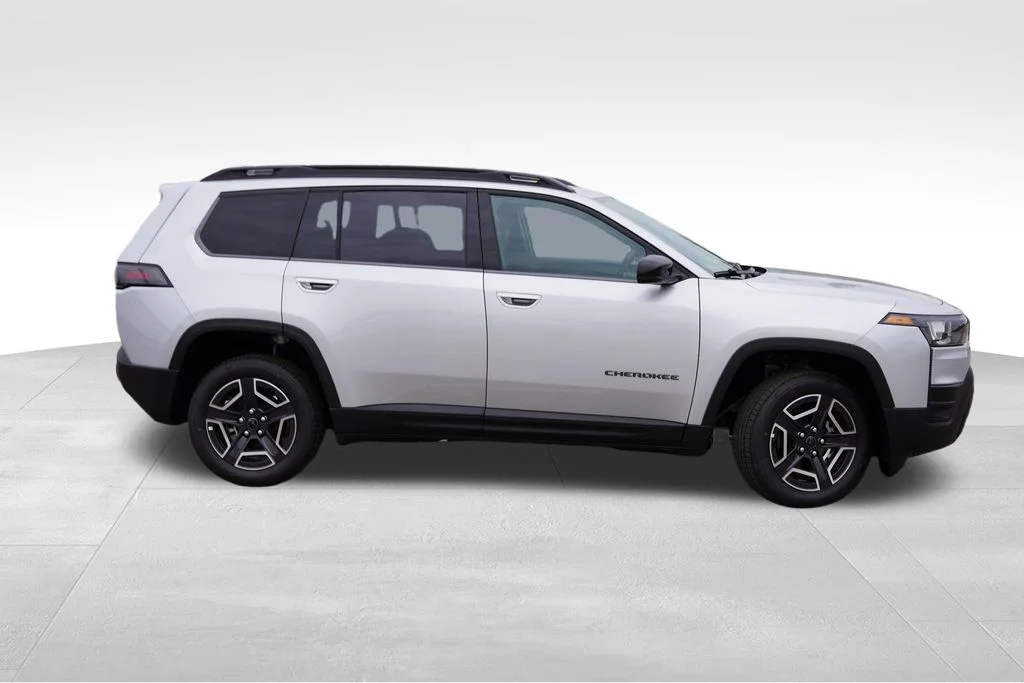 New 2026 Silver Zynith Clear-Coat Exterior Paint Jeep Limited image 2