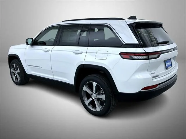New 2026 Bright White Clear-Coat Exterior Paint Jeep Limited image 7