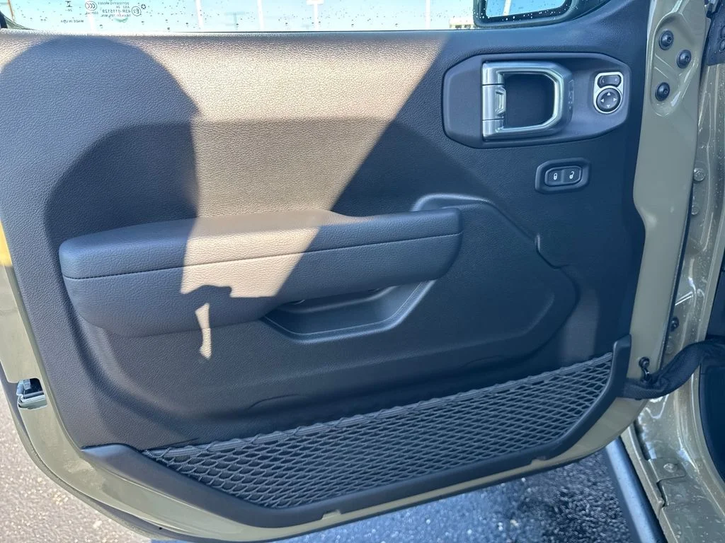 2025 Jeep Wrangler 4-Door Willys - Photo 10