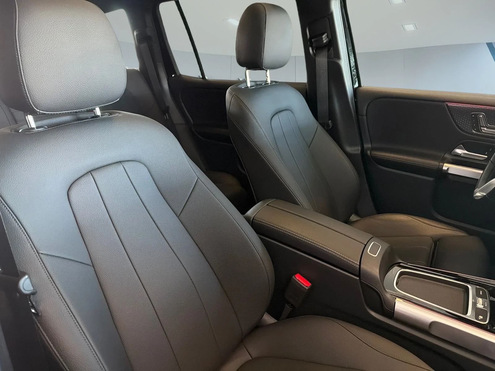 Certified Used 2025 Black Mercedes-Benz Glb 250 image 31