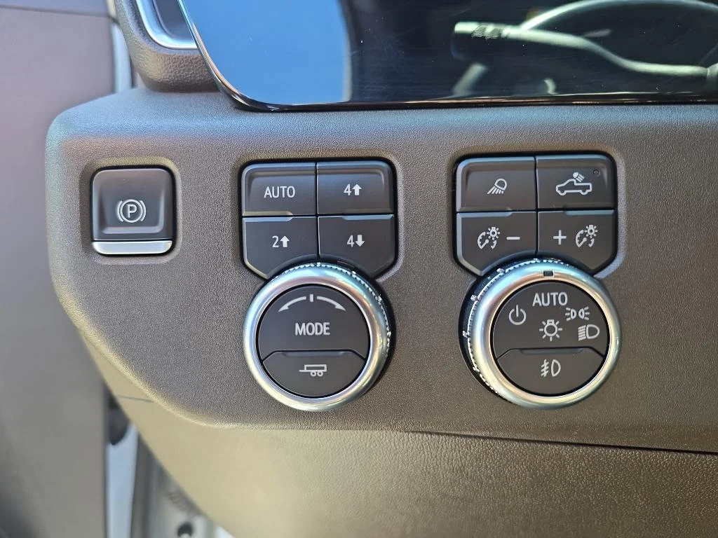 Used 2022  GMC SLT image 25