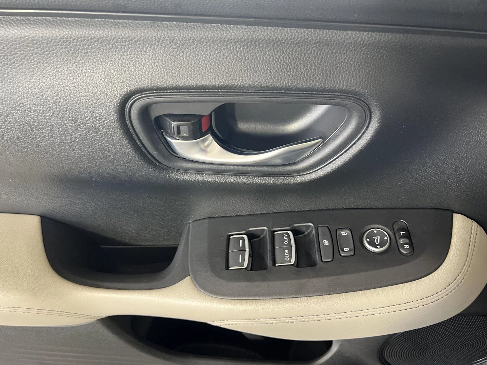 Used 2025 Gn Honda EX-L image 8