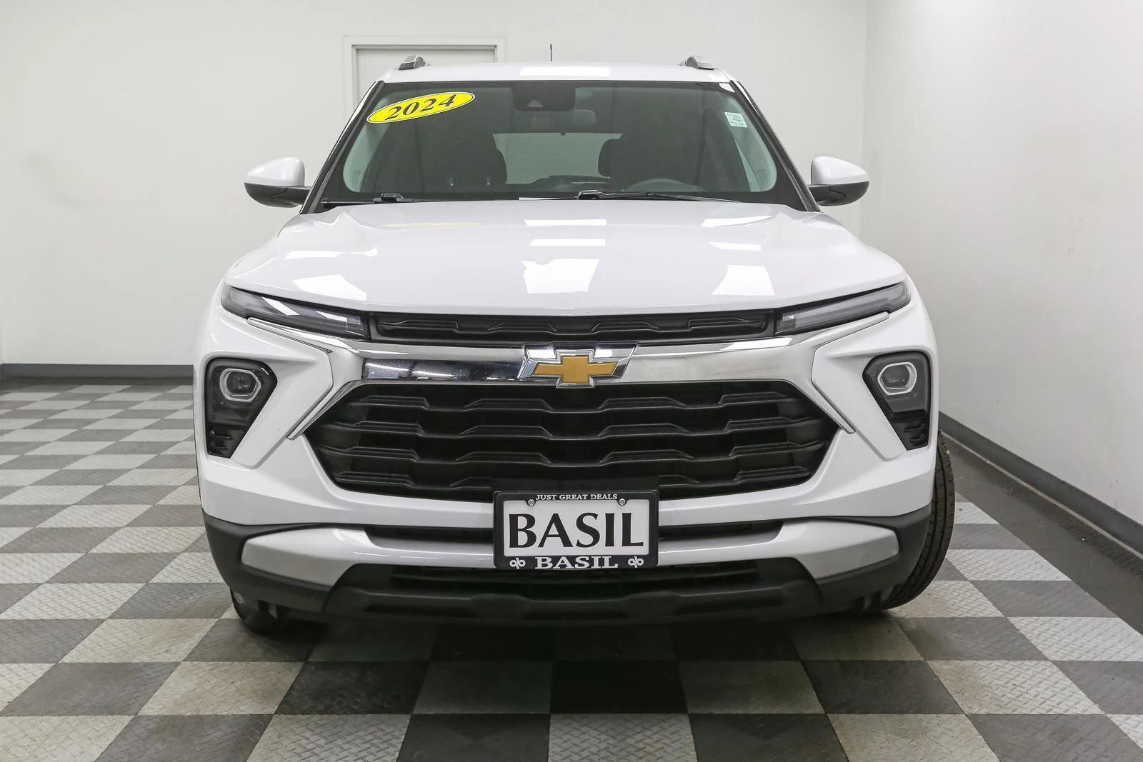 Used 2024 Summit White Chevrolet LT image 3