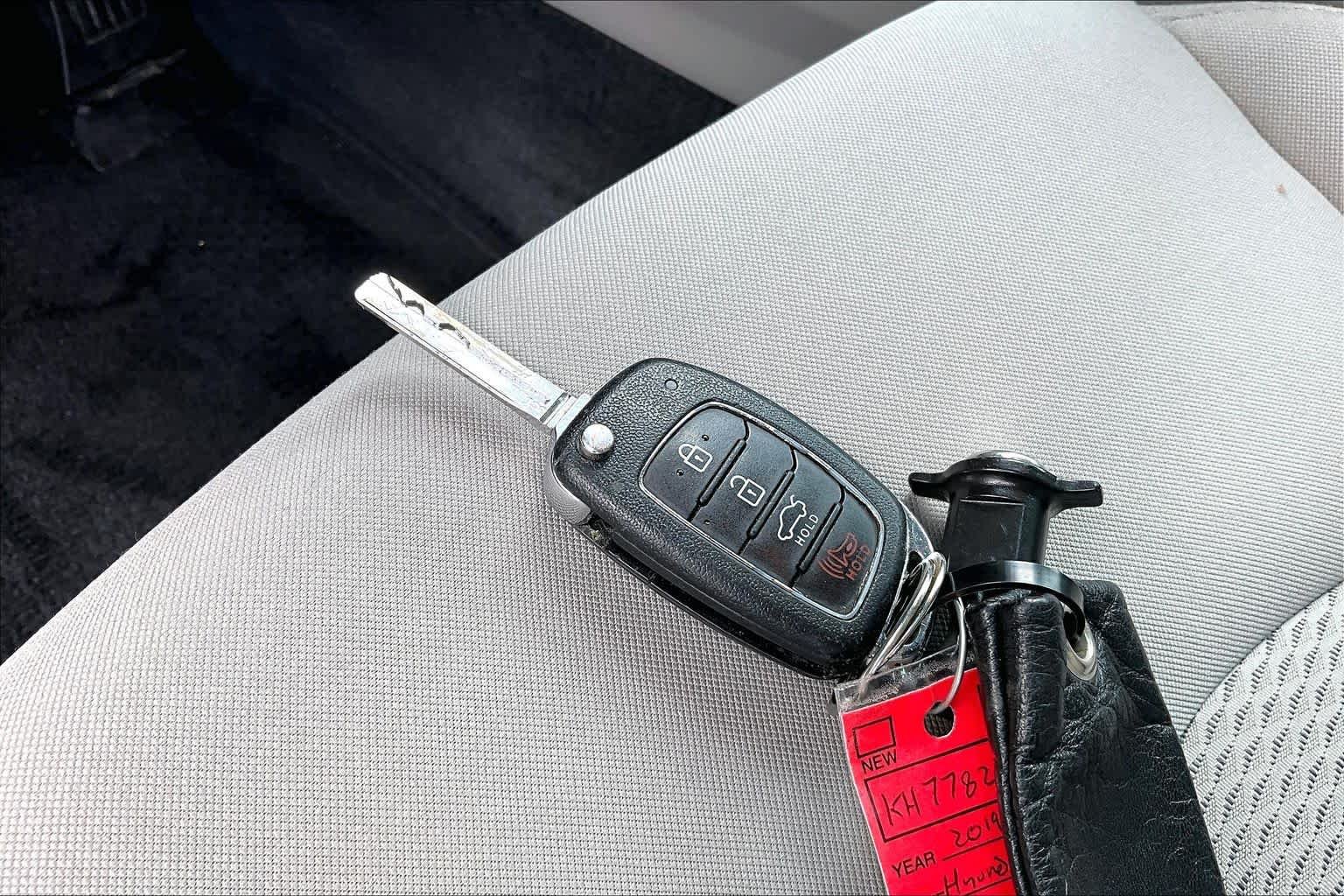 Used 2019 Phantom Black Hyundai SE image 13