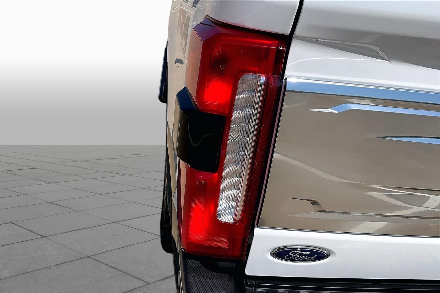 Used 2025 Star White Metallic Tri-Coat/Darkened Bronze Ford King Ranch image 29