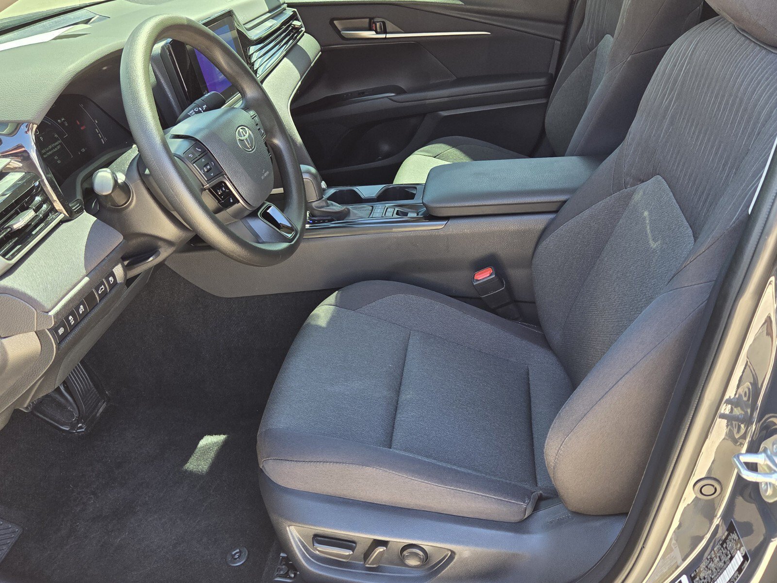Used 2025 Underground Toyota LE image 3