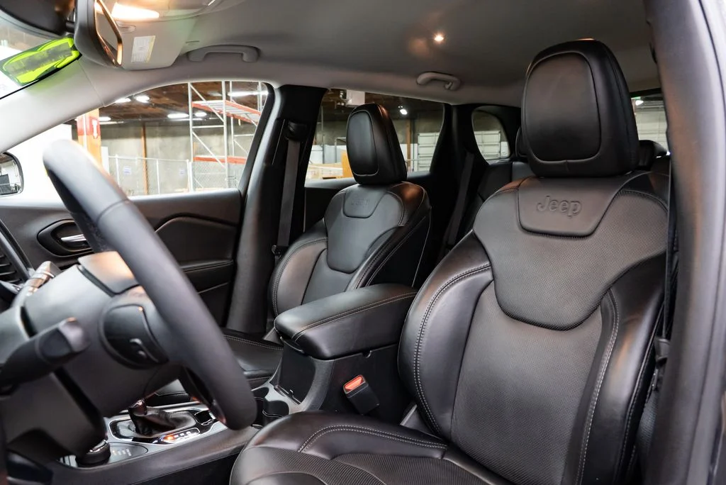 Used 2023 Gray Jeep Altitude image 23