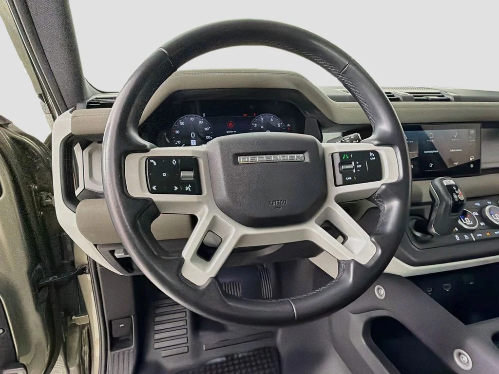 Used 2023 Green Land Rover SE image 11