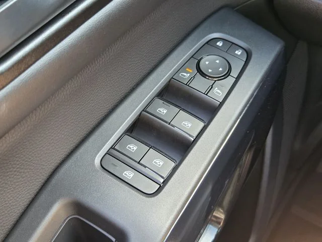 New 2026 Everest White Pearl TriCoat Nissan SV image 24